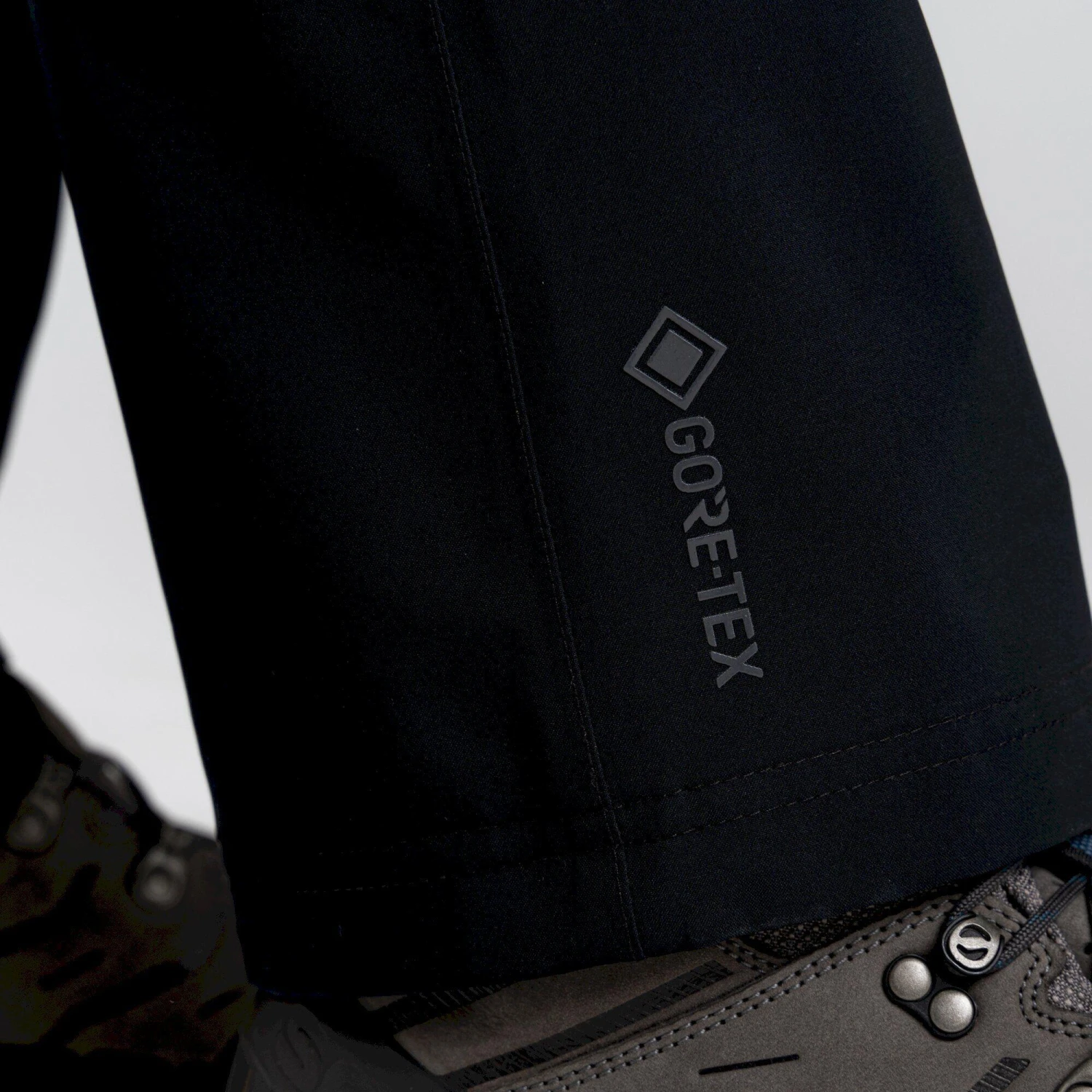 Craghoppers Mens Nogales GORETEX Waterproof Trousers (Black) - Image 3